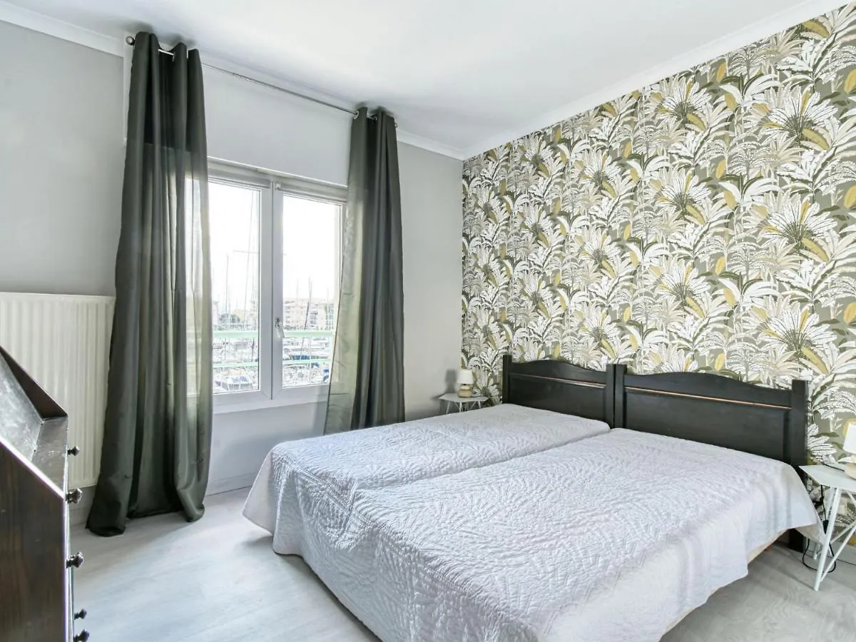 Apartment Residence Les Cariatides By Interhome Frejus