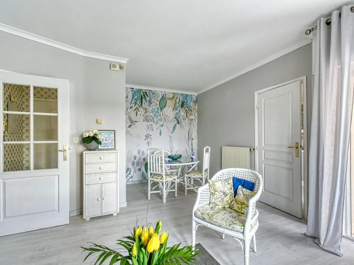 Apartment Residence Les Cariatides By Interhome Frejus